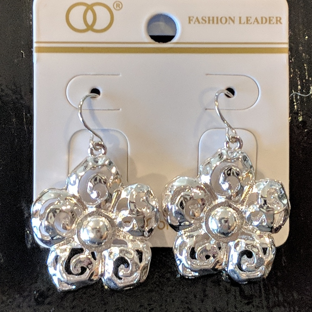 Silver Tone Flower Filigree Earrings